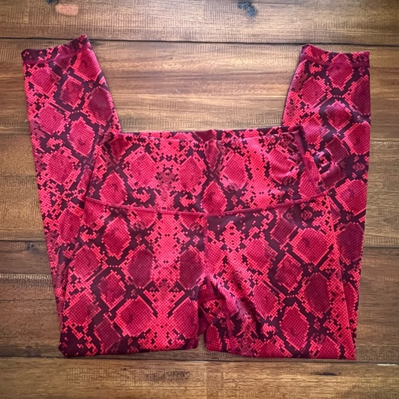Pants - LULULEMON | Wunder Under Crop Legging